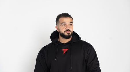 بلوفر اسود تكنيك