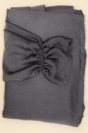 شرشف. مرد حرير مغسول الطول من الكتف 160cm اللون رمادي