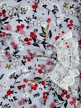 شرشف كلوش كبير الطول من الأمام 170 cm من الخلف 190 cm  الخامه قطن بارد اللون   رمادي