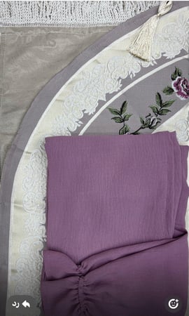 طقم بناتي شرشف مرد سي واي الطول من الكتف 145 cm مع سجاده محراب اللون موف. مناسب لعمر 12