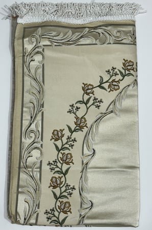 سجادة مبطنه 1 cm اللون سكري غامق