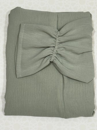 شرشف سحاب كتان سي واي الطول من الكتف 160 cm  العرض 90 cm  اللون اخضر عشبي . السحاب مخفي