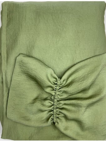 شرشف مرد  حرير مغسول الطول من الكتف 165cm  اللون  اخضر عشبي