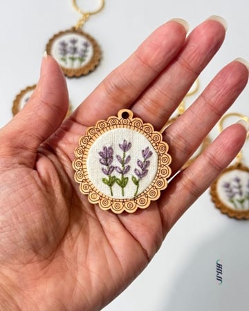 سلاسل مفاتيح تطريز يدوي