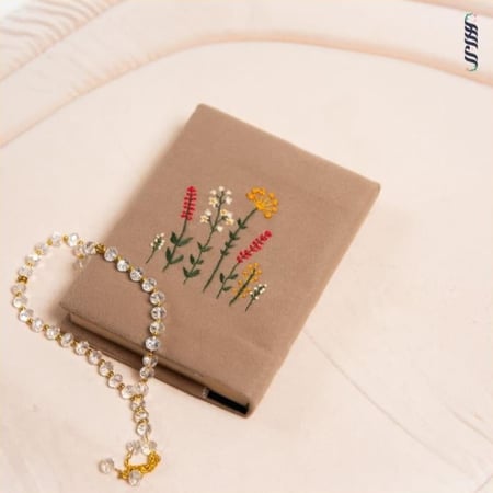 غلاف مصحف مطرز يدويًا – تصميم  وِرد