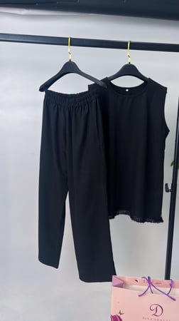 طقم لون أسود