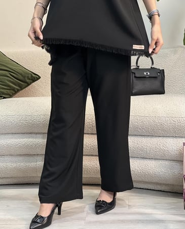 طقم لون أسود