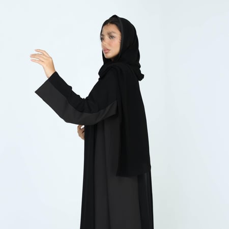 عباية لانا