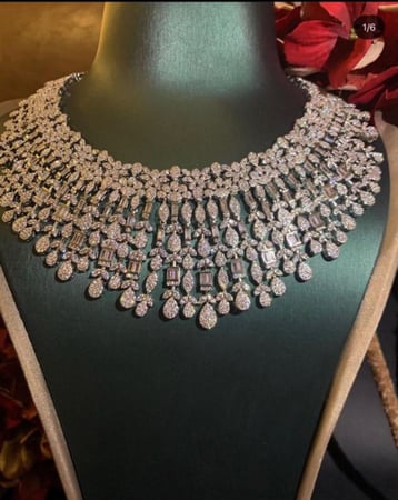 طقم فاخر كبير بتصميم مميز