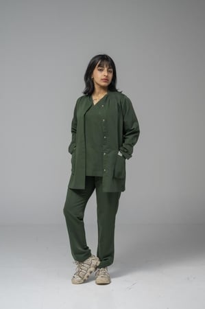 ميديكال سكراب نسائي لون زيتي غامق - الوان النسيج للزي الموحد