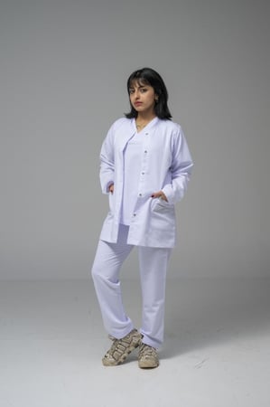جكت طبي لون ابيض نسائي - ملابس طبية الوان النسيج