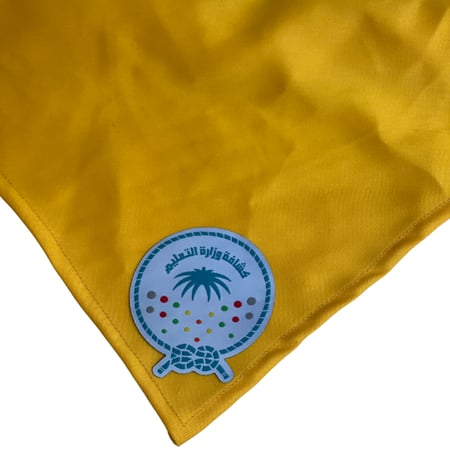 منديل أصفر بشعار كشافة التعليم