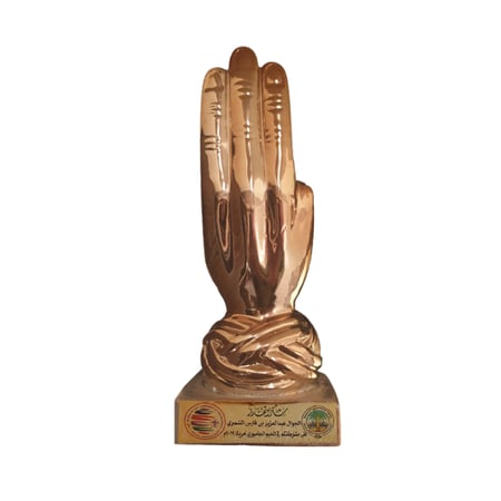 درع ذهبي التحية الكشفية والعقدة