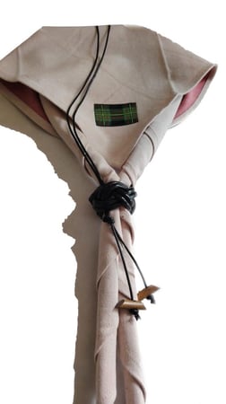 منديل الشارة الخشبية مع الشارة