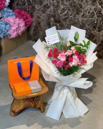 هديه كامله نسائية مع ورد