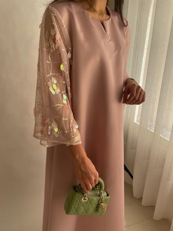 جلابيه/ فستان تفته وردي مع ترتر