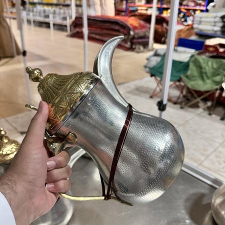 طقم دلال 5 قطع حب الرمان فضي غطا ذهبي استخدام
