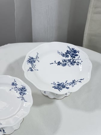 استاند تقديم زهور فرنسية عتيقة