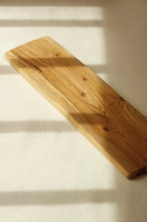 لوح تقديم من شجرة الزيتون