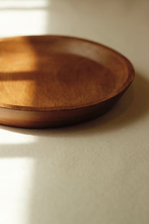 صحن تقديم خشبي مستدير