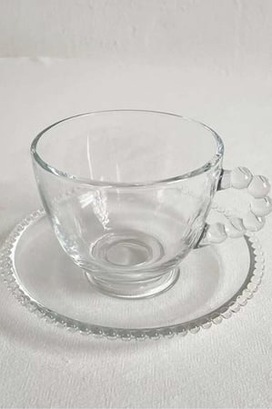 كوب مع صحن زجاج مطرز