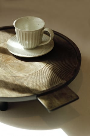 صحن تقديم خشب بأرجل