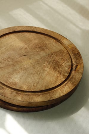 قاعدة تقديم خشبية