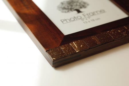 برواز خشب حميمي