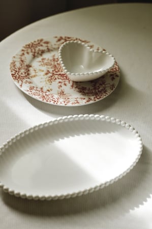 صحن تقديم حبيبات اللؤلؤ بيضاوي