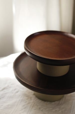 استاند تقديم خشب بقاعده سيراميك