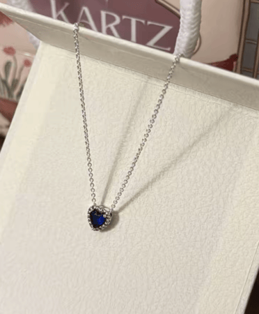 كيس KARTZ ورد صناعي هيدرنجا لون أزرق مع عقد فضه عيار 925