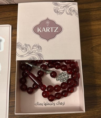 بوكس KARTZ ورد صناعي  أبيض مع مسبحه
