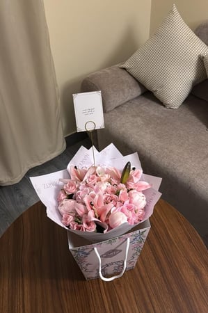 كيس KARTZ ورد صناعي يحتوي أكثر من نوع ورد الوان البنك