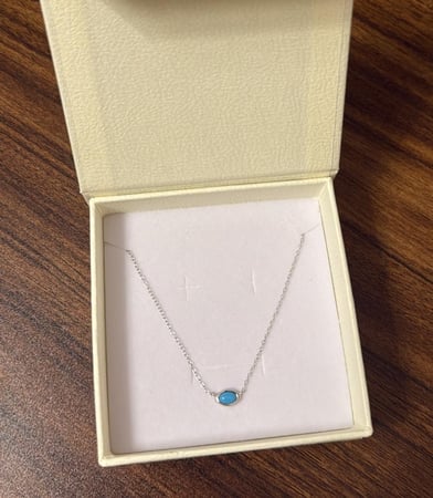 كيس KARTZ ورد صناعي هيدرنجا لون أزرق مع عقد فضه عيار 925