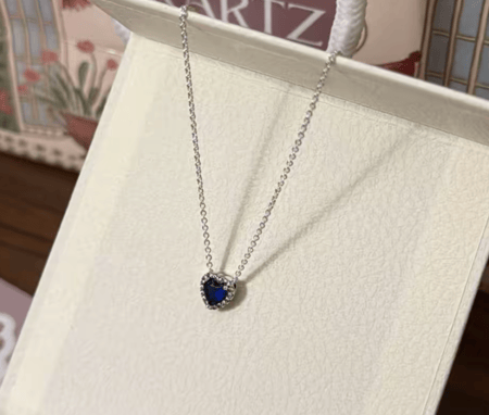 كيس KARTZ ورد صناعي يحتوي أكثر من نوع ورد لون أصفر مع عقد فضه عيار 925