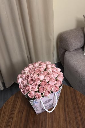 فازة ورد صناعي بيبي روز بنك