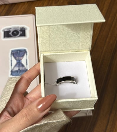 كيس KARTZ ورد صناعي أحمر مع خاتم رجالي ستانسل ستيل