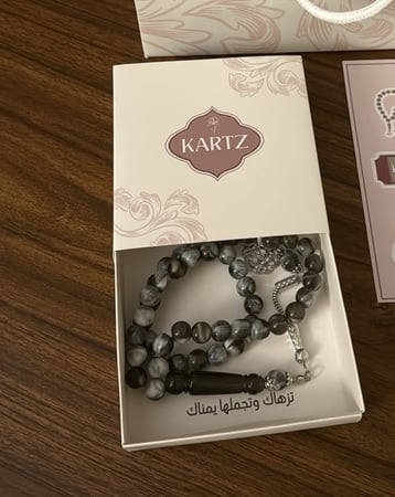 بوكس KARTZ ورد صناعي  أبيض مع مسبحه