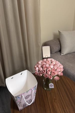 فازة ورد صناعي بيبي روز بنك