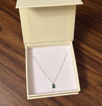 كيس KARTZ ورد صناعي هيدرنجا لون أزرق مع عقد فضه عيار 925