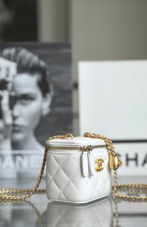 شانيل SMALL VANITY CASE