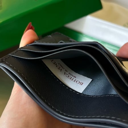 محفظة بطاقات بوتيقا