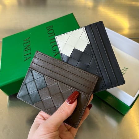 محفظة بطاقات بوتيقا