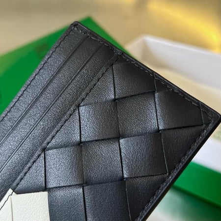 محفظة بطاقات بوتيقا