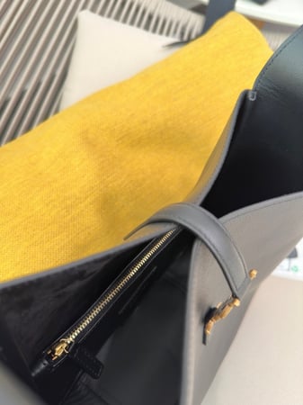 سان لوران  LE 5 À 7 HOBO