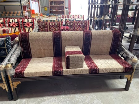 كرسي بدون كفرات مع الجلسة