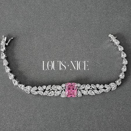 طقم زركون باللون الفضي والوردي بدقة الألماس