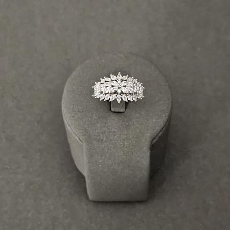 طقم زركون فضي بدقة الألماس