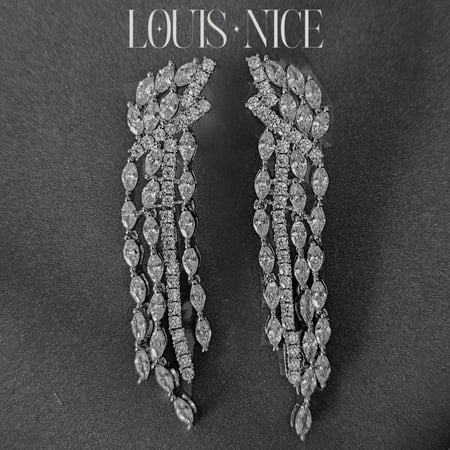 طقم زركون فضي بدقة الألماس