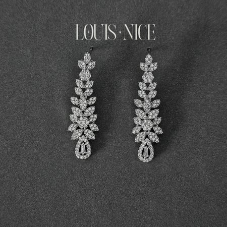 طقم زركون فضي بدقة الألماس